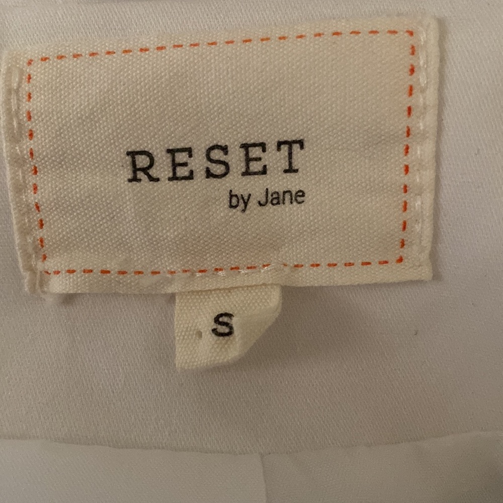 RESET by Jane gorgeous white blazer. So classy and stylish!! Great pockets - Picture 8 of 10